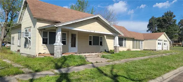 712 N 2nd Street, Iola, KS 66749