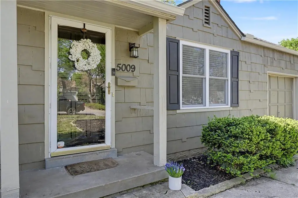 5009 W 51st Terrace, Roeland Park, KS 66205 - #1