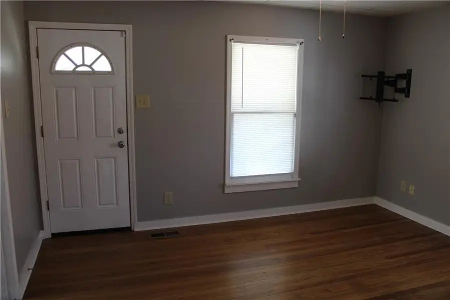 407 E Washington Street, Pittsburg, KS 66762 - #2