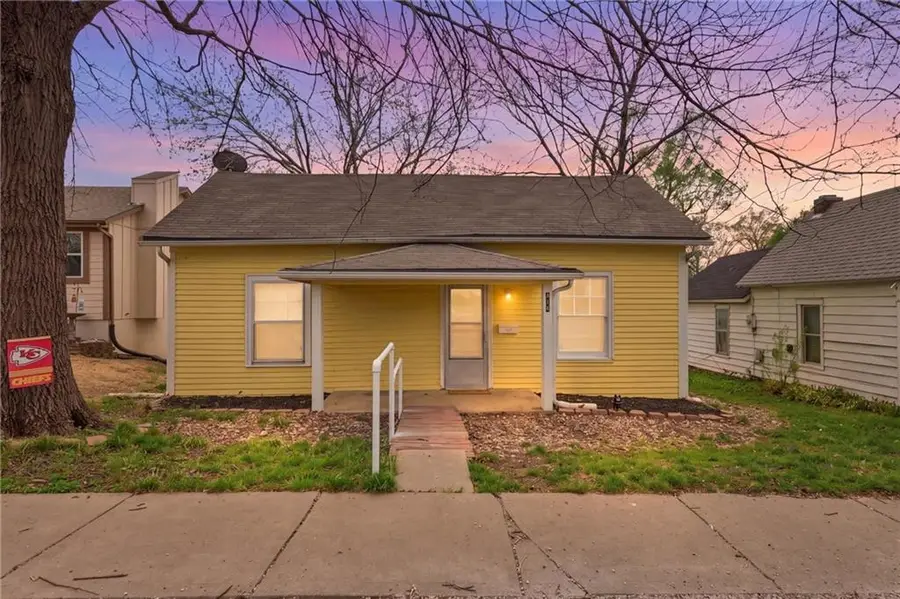 416 2nd Street, Belton, MO 64012 - #2