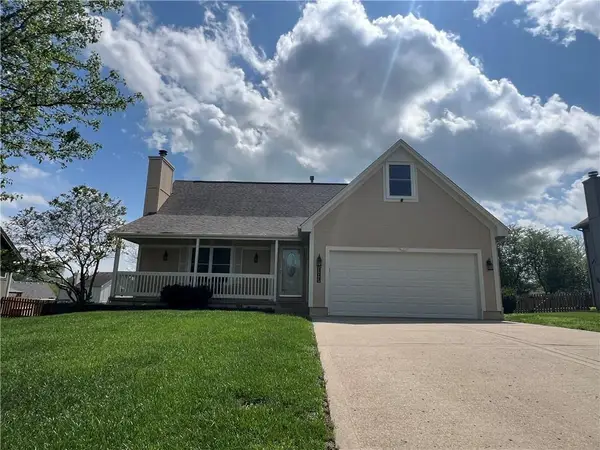 303 SW Albatross Court, Lee's Summit, MO 64082