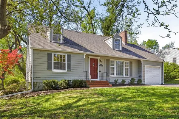 7748 Briar Drive, Prairie Village, KS 66208