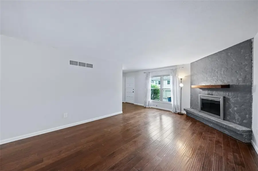 23 W Bannister Road, Kansas City, MO 64114 - #3
