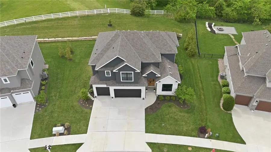 5730 Barn Hill Road, Parkville, MO 64152 - #3