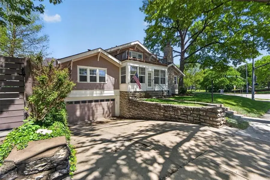 5850 Brookside Boulevard, Kansas City, MO 64113 - #3