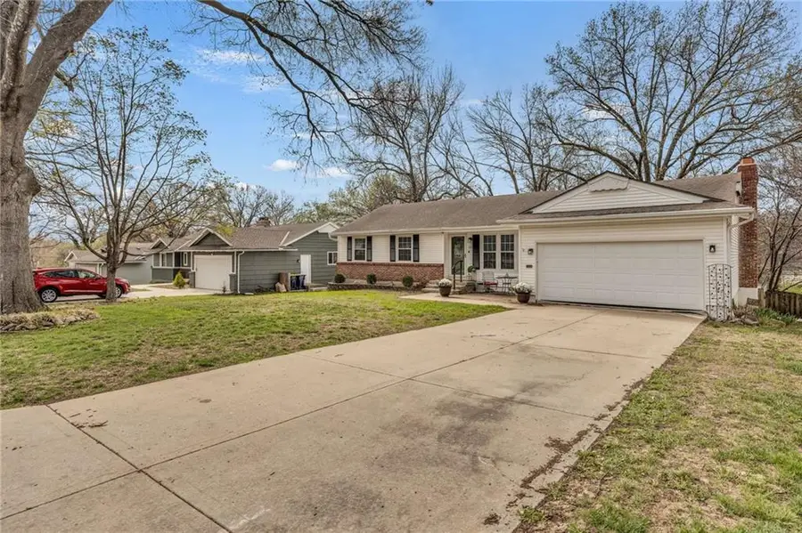 615 E 108 Terrace, Kansas City, MO 64131 - #3
