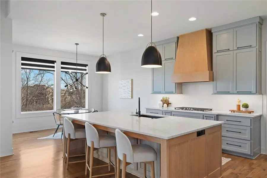 8181 Valley Road, Lenexa, KS 66220 - #3