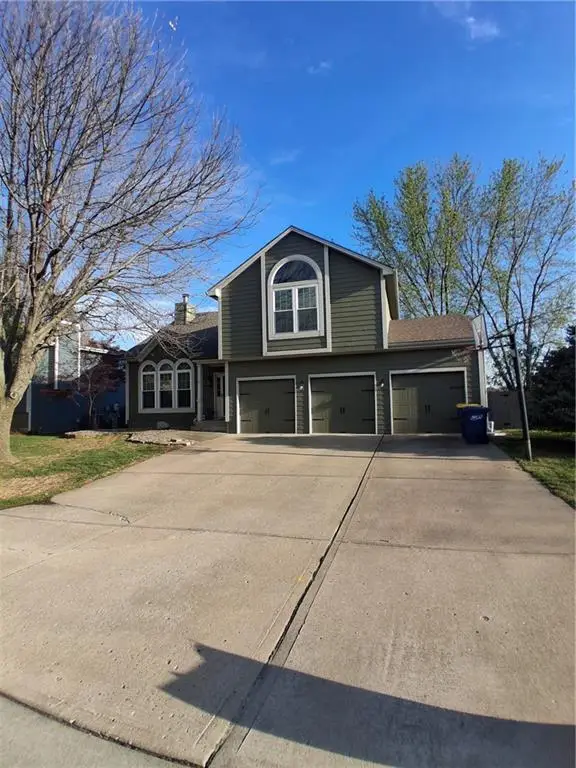 213 NE Dreamweaver Avenue, Lee's Summit, MO 64086