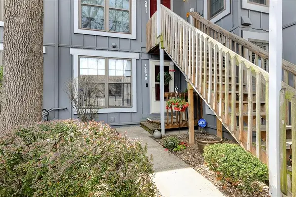 12609 W 110th Terrace, Overland Park, KS 66210