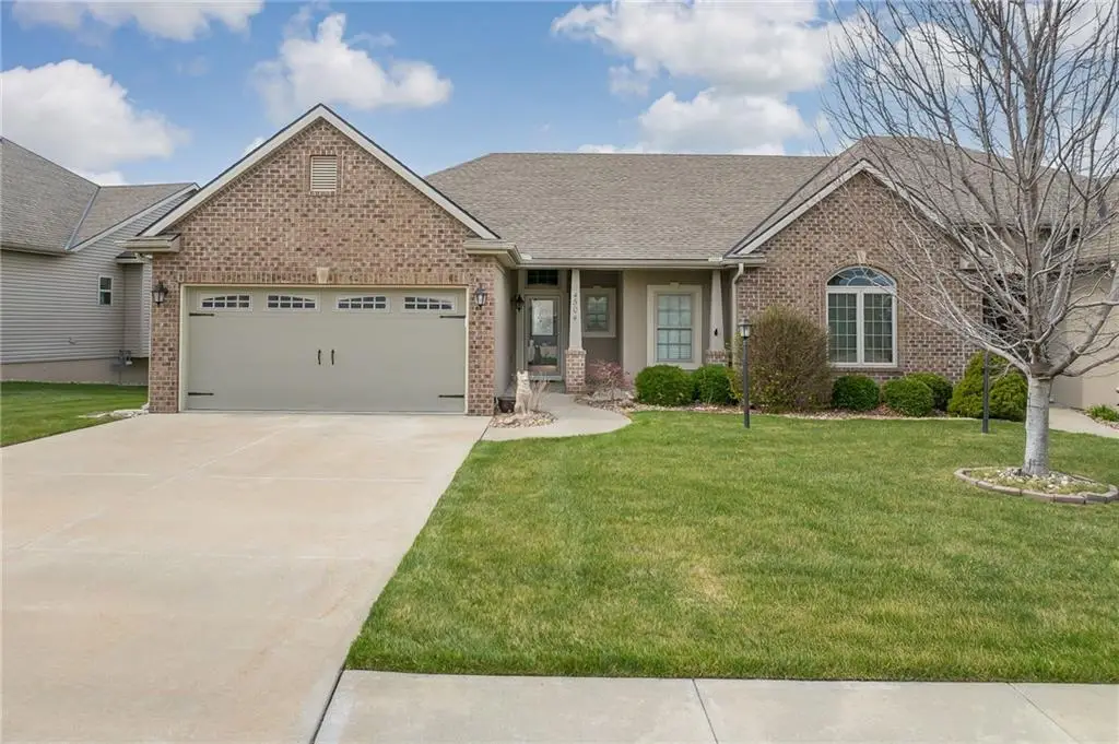 4504 Stonebridge Drive W, Saint Joseph, MO 64505 - #1