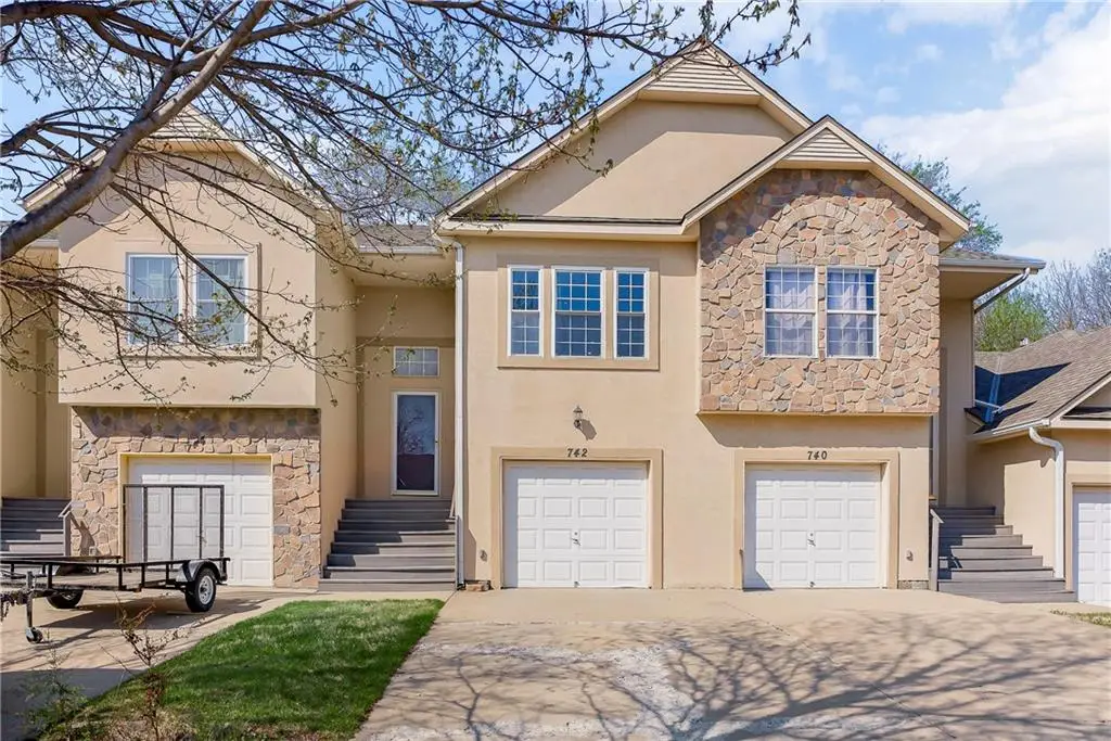 742 S Woodson Lane, Gardner, KS 66030 - #1
