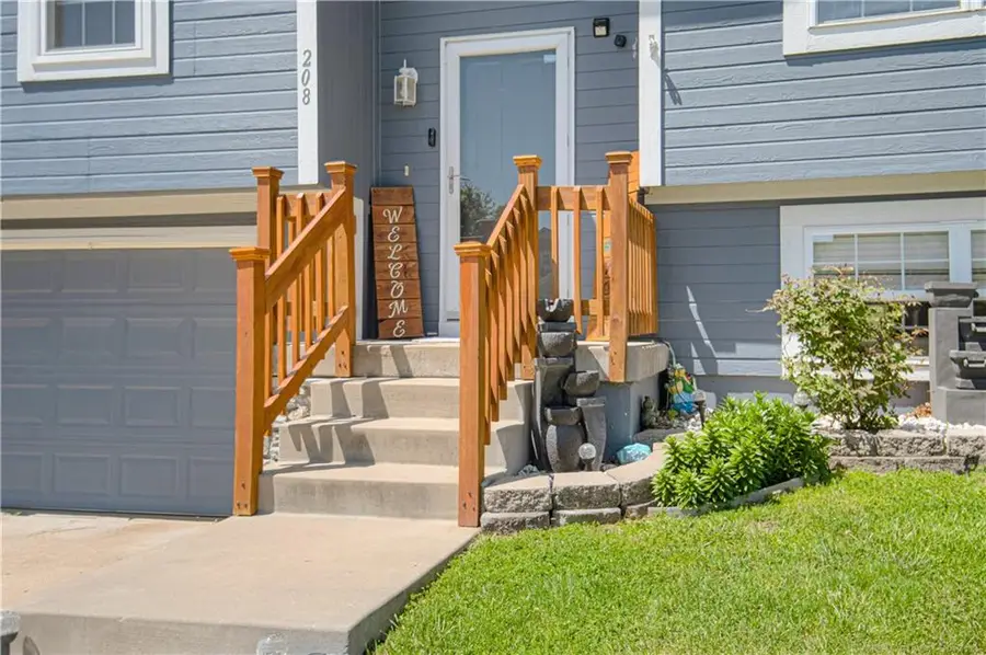 208 Hampton Drive, Smithville, MO 64089 - #2