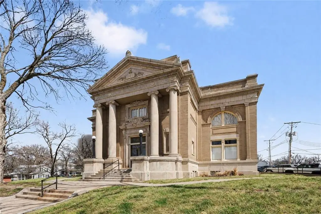 601 S 5th Street, Leavenworth, KS 66048 - #1