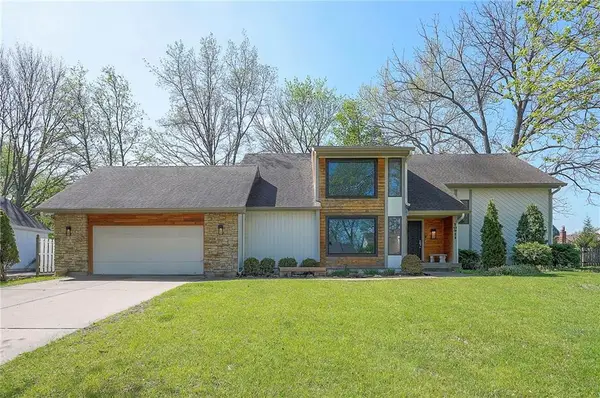 10911 W 120th Terrace, Overland Park, KS 66213