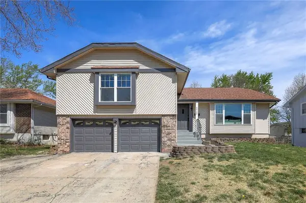 6900 E 140th Place, Grandview, MO 64030