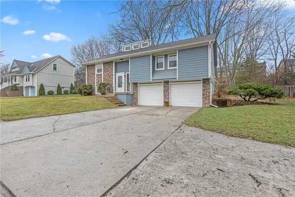3502 NW Lake Drive, Lee's Summit, MO 64064