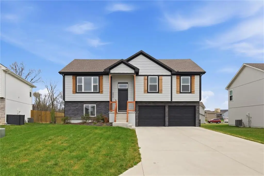 20705 Copper Creek Drive, Peculiar, MO 64078 - #1