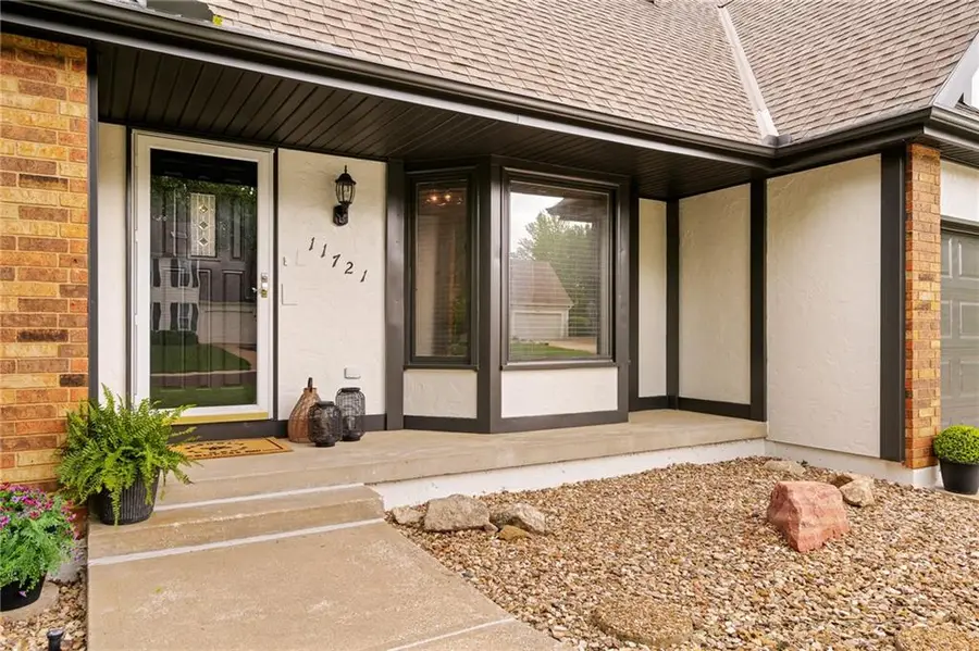 11721 Hemlock Street, Overland Park, KS 66210 - #2