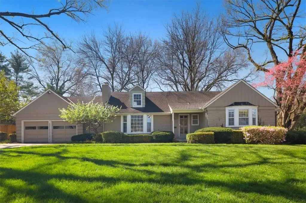 2711 W 67th Terrace, Mission Hills, KS 66208 - #1