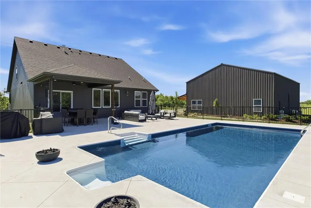 20143 Tonganoxie Drive, Tonganoxie, KS 66086 - #1