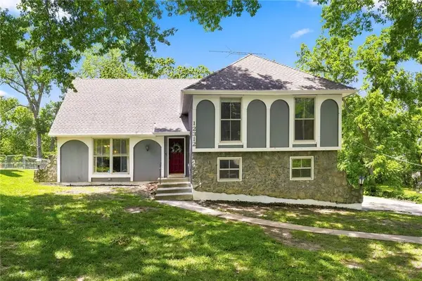 12312 Askew Drive, Grandview, MO 64030