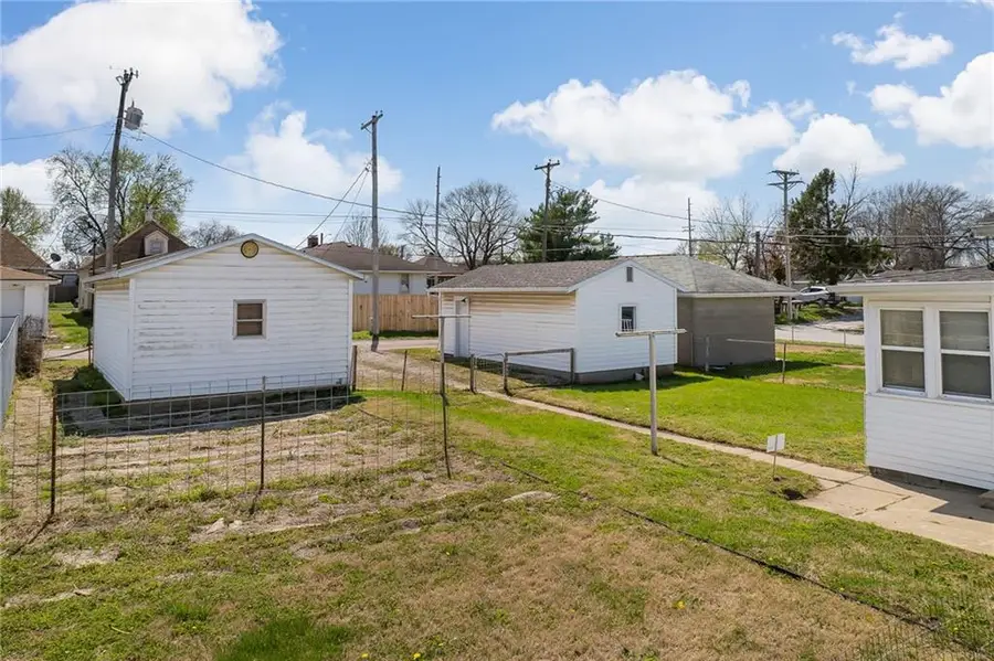 224 W Hyde Park Avenue, Saint Joseph, MO 64504 - #3