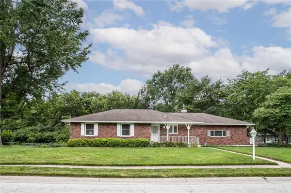 421 SW Stratford Road, Lee's Summit, MO 64081