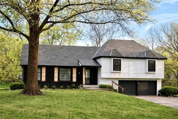 3510 NE Kingwood Place, Lee's Summit, MO 64064