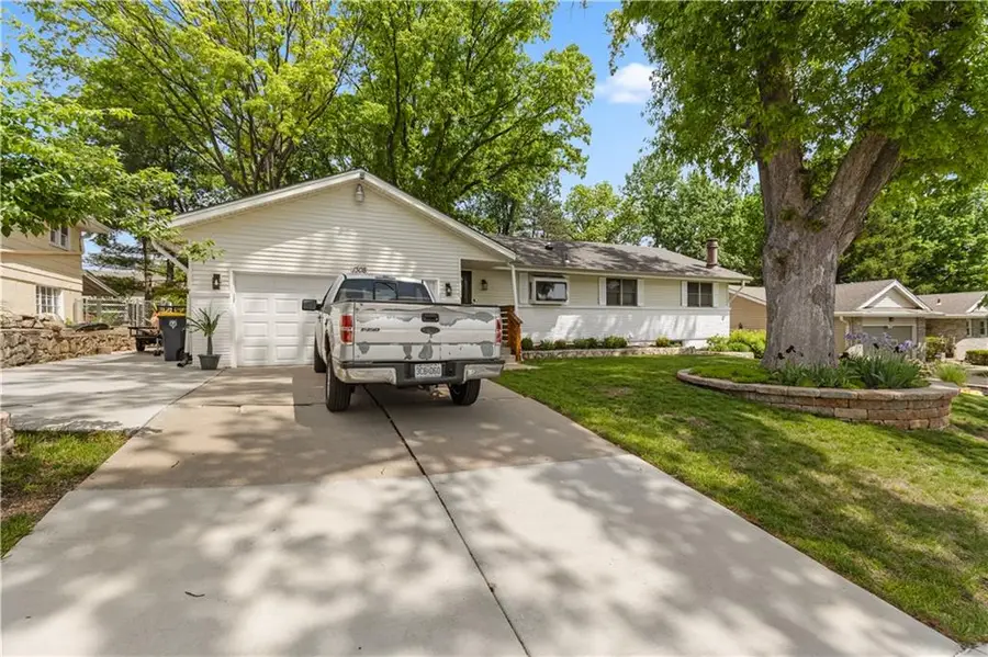 1308 E 101st Street, Kansas City, MO 64131 - #3