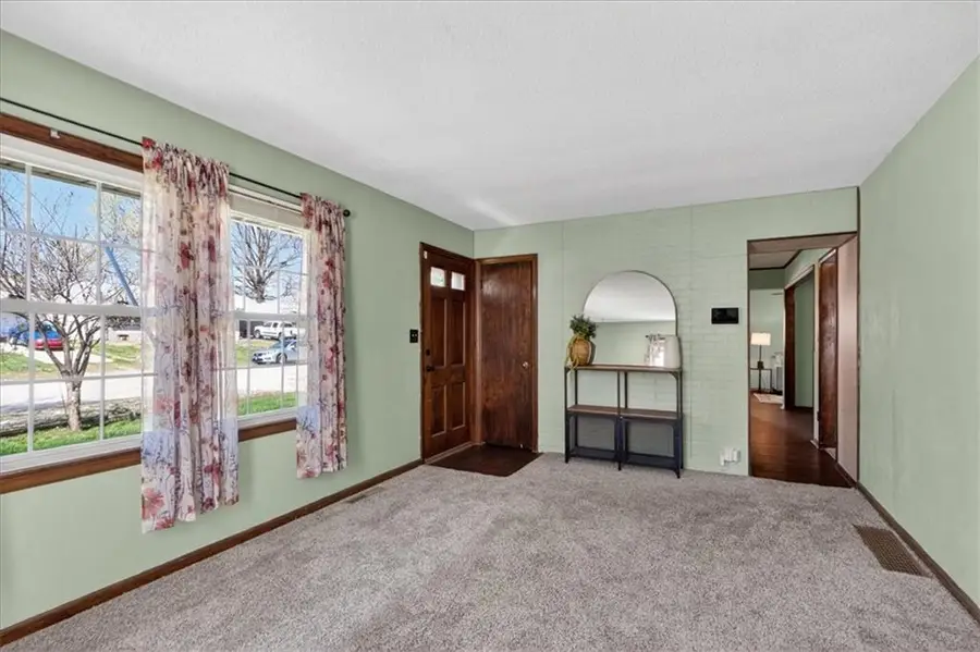 1715 N Dodgion Avenue, Independence, MO 64050 - #3