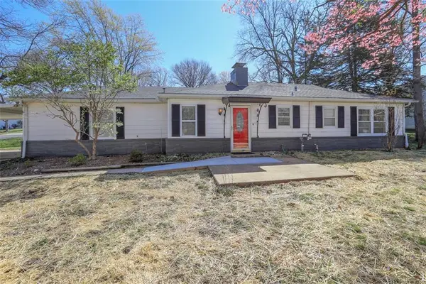 10001 E 31st Street, Independence, MO 64052