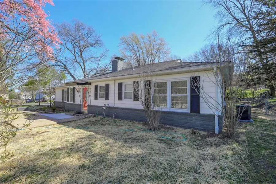 10001 E 31st Street, Independence, MO 64052 - #2