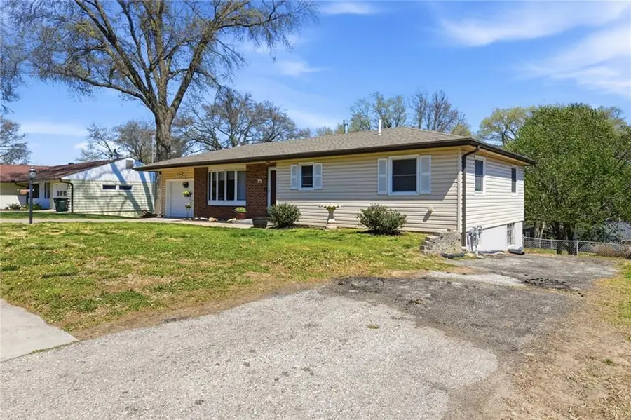 4305 Shrine Park Road, Leavenworth, KS 66048 - #3