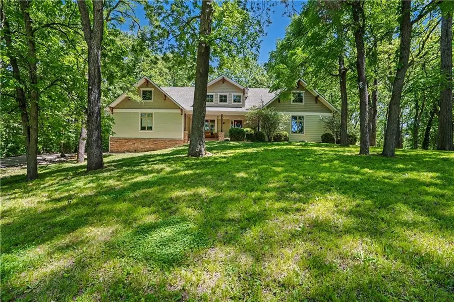 7605 E Forest Lakes Drive, Kansas City, MO 64152 - #2