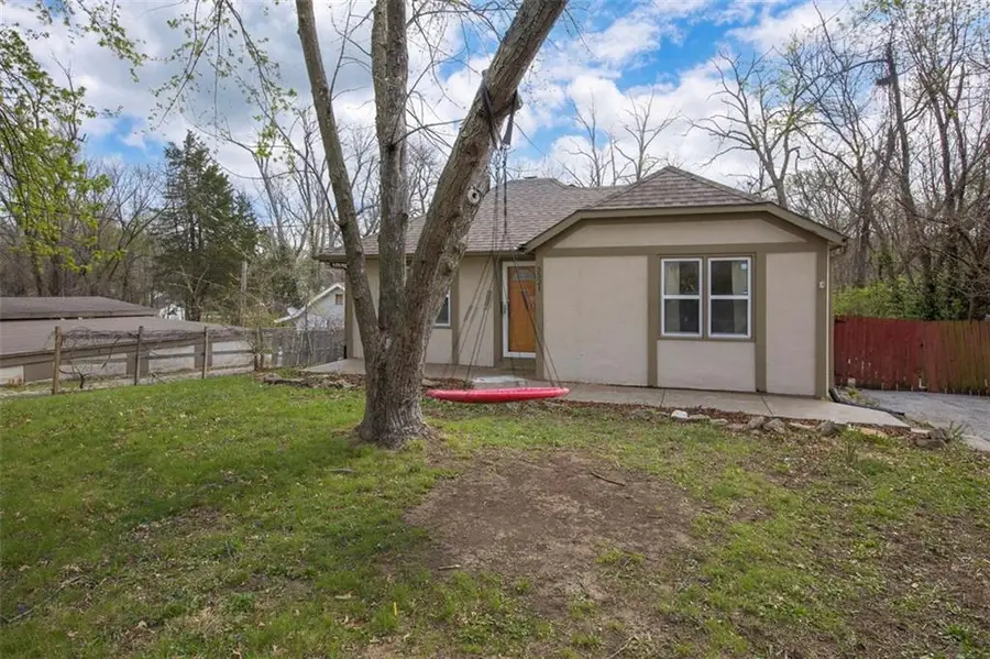 5521 Ash Avenue, Raytown, MO 64133 - #2