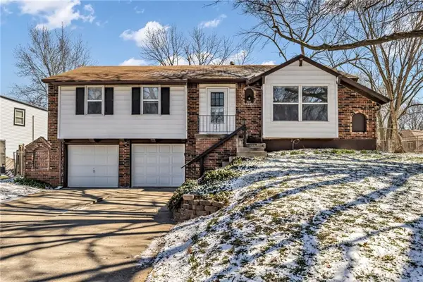 808 NW Arlington Place, Blue Springs, MO 64015