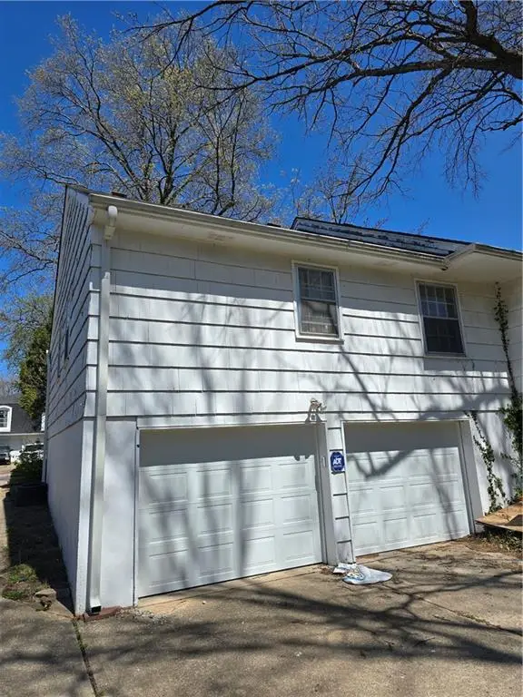 1313 E 98th Terrace, Kansas City, MO 64131 - #3