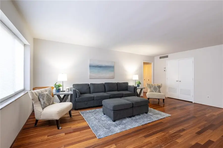 4550 Warwick Boulevard #206, Kansas City, MO 64111 - #2