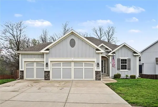 1032 E 14th Street, Kearney, MO 64060