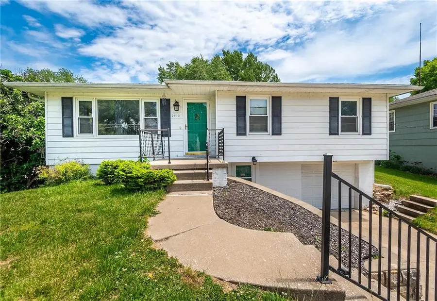 2913 S 29th Street, Saint Joseph, MO 64503 - #2
