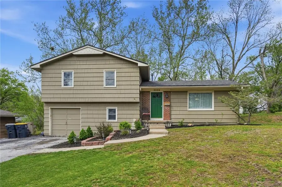 3006 E 107th Terrace, Kansas City, MO 64137 - #2