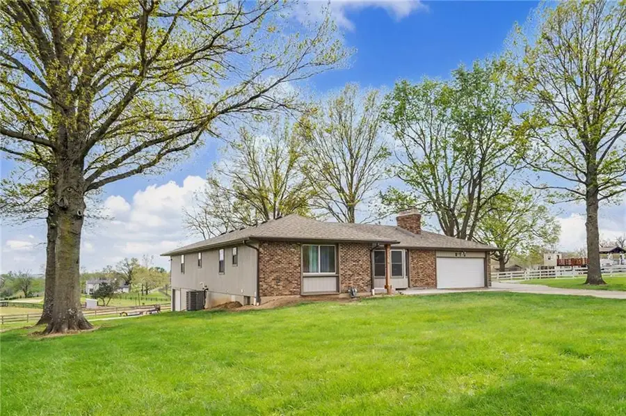 815 Kouns Lane, Edwardsville, KS 66111 - #3