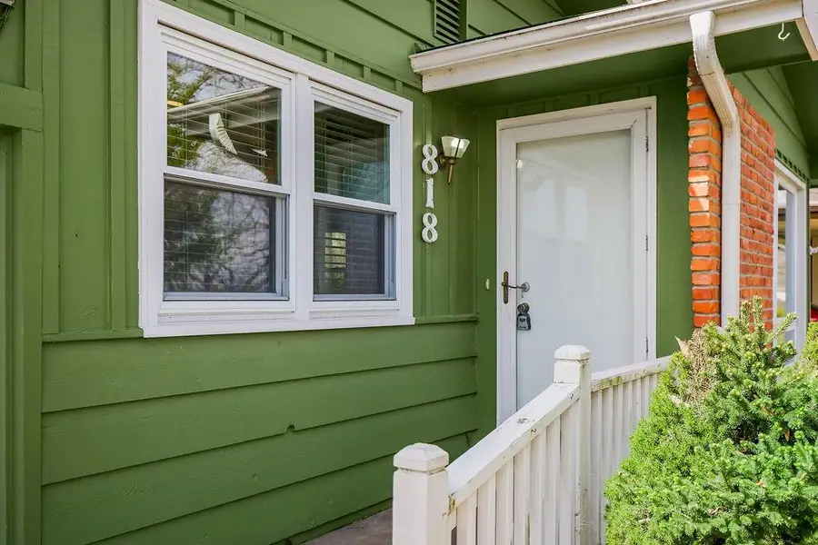 818 NW South Shore Drive, Lake Waukomis, MO 64151 - #2