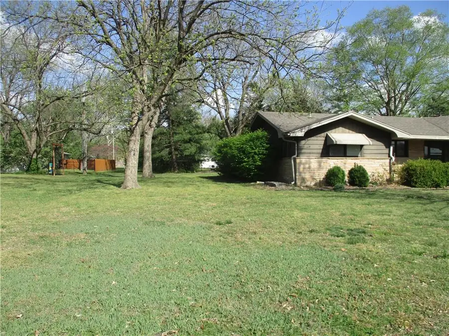 400 S Washington Street, Columbus, KS 66725 - #3