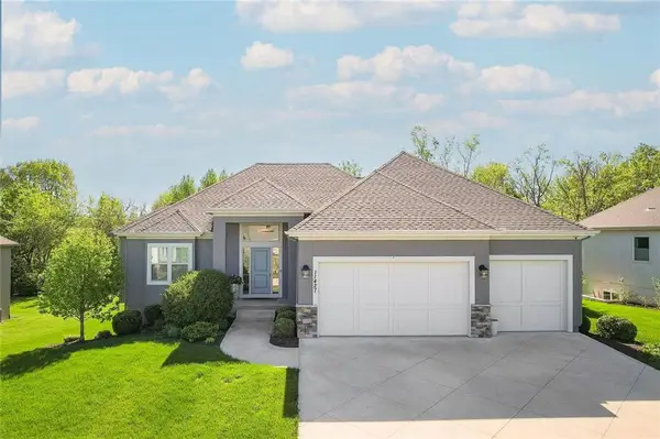 11427 S Redbud Lane, Olathe, KS 66061