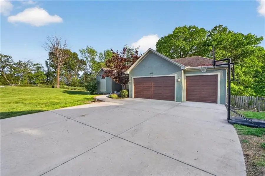 5102 N Belton Court, Riverside, MO 64150 - #2