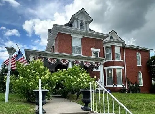 1618 State Street, Lexington, MO 64067