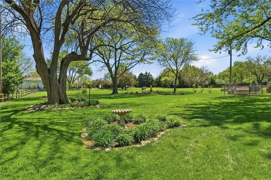 16537 Glenwood Street, Stilwell, KS 66085 - #2