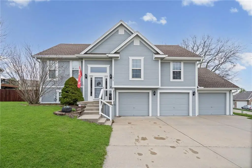 1404 NE 196th Street, Smithville, MO 64089 - #1