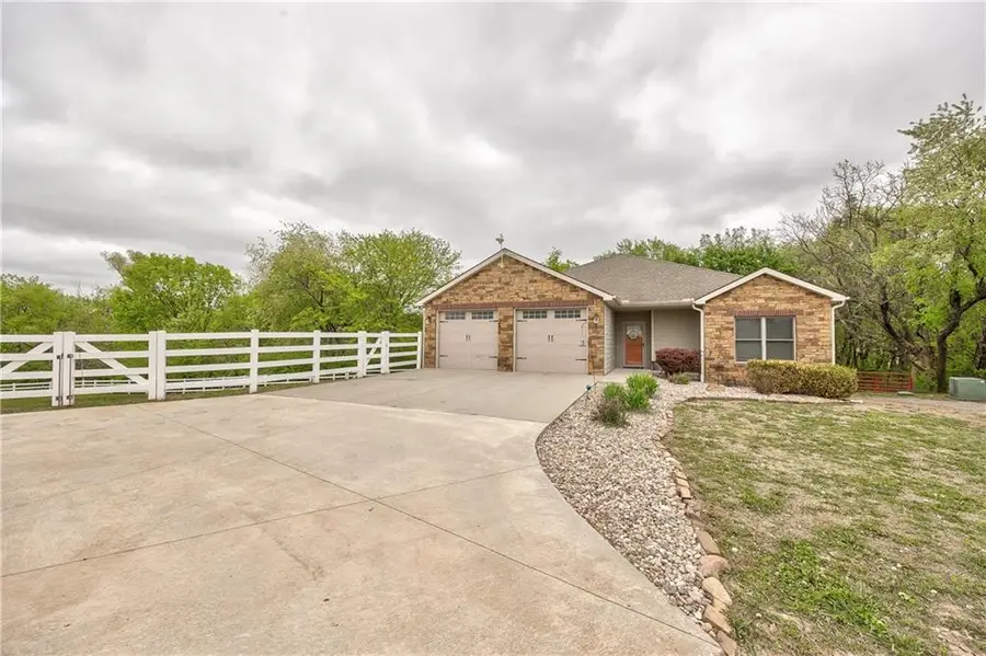 32564 204th Street, Leavenworth, KS 66048 - #2